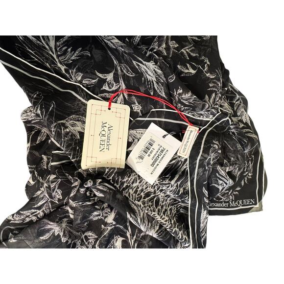 Alexander McQueen NWT Eagle Flight Silk Shawl in Black/Ivory - Picture 3 of 8
